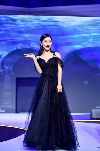 上海和记AG平台怡情娱乐官网受邀出席“ALLURA傲胸女王盛典”，获“2019年度傲诺拉铂金医疗机构”称号