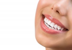 牙齿美白哪种方法好对牙没有伤害，冷光美白牙齿多少钱